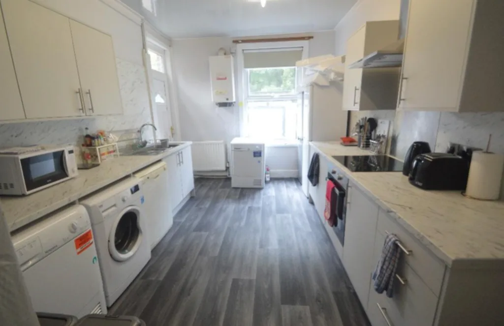 5 bedroom house for rent