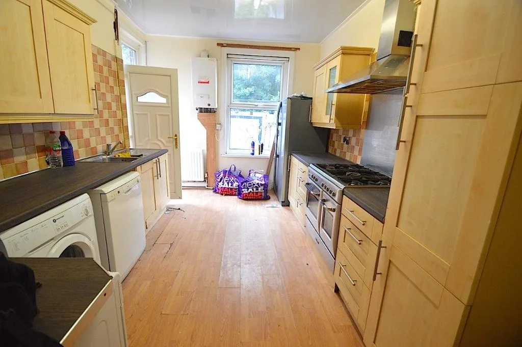 5 bedroom terraced house for rent