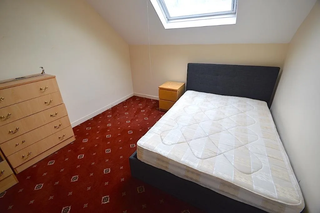 5 bedroom terraced house for rent