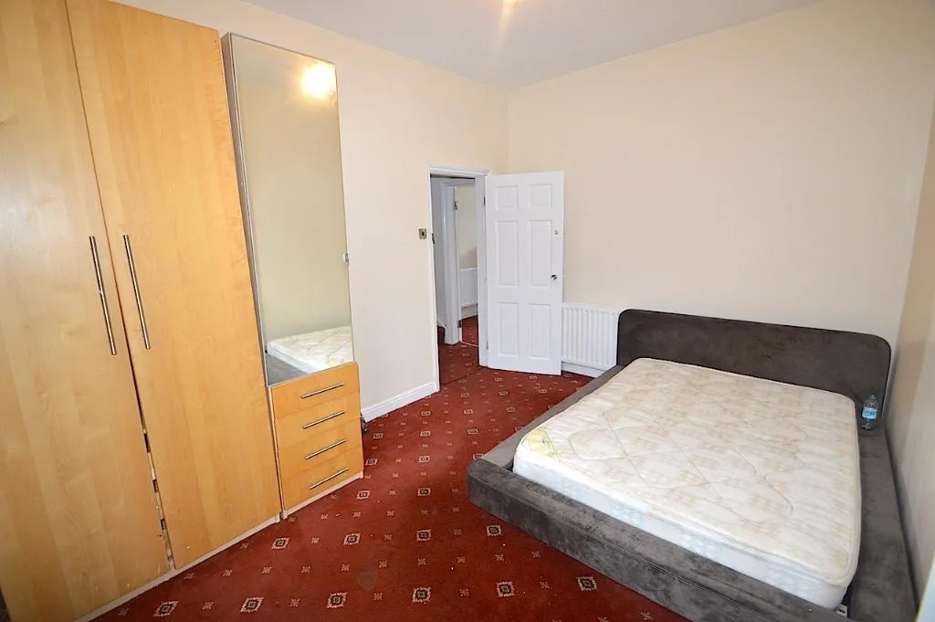 5 bedroom terraced house for rent