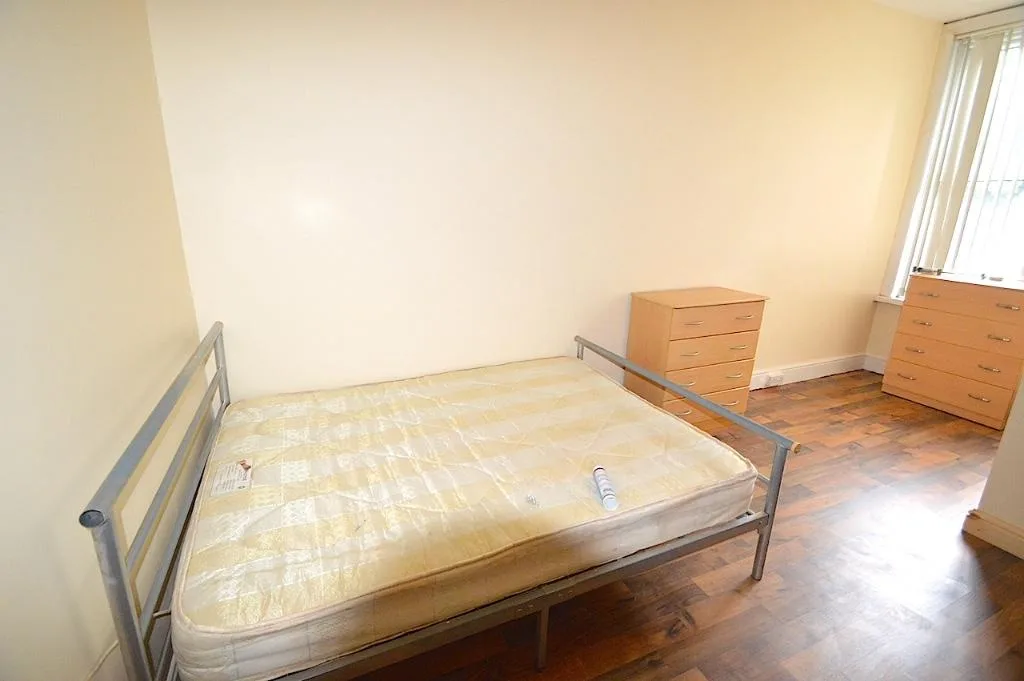 5 bedroom terraced house for rent