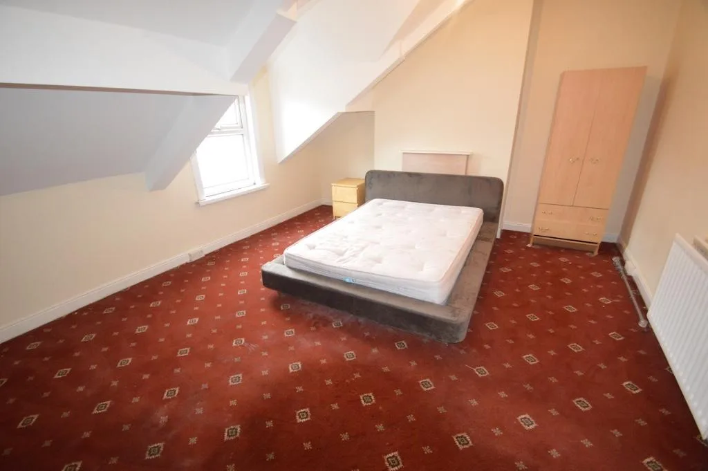 5 bedroom terraced house for rent