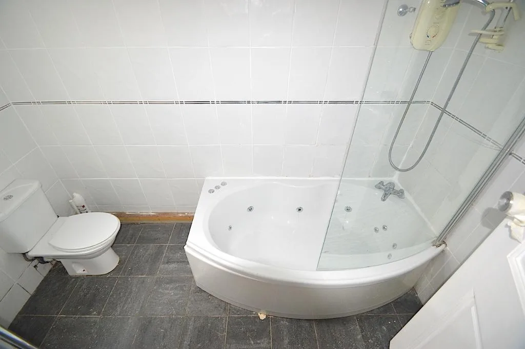 5 bedroom terraced house for rent