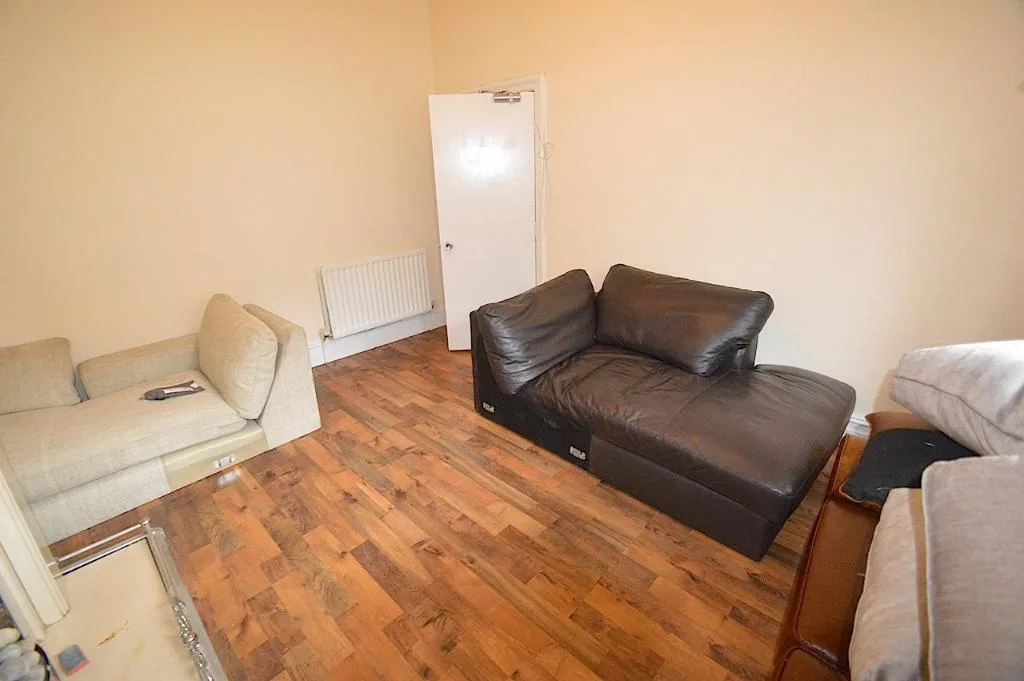 5 bedroom terraced house for rent