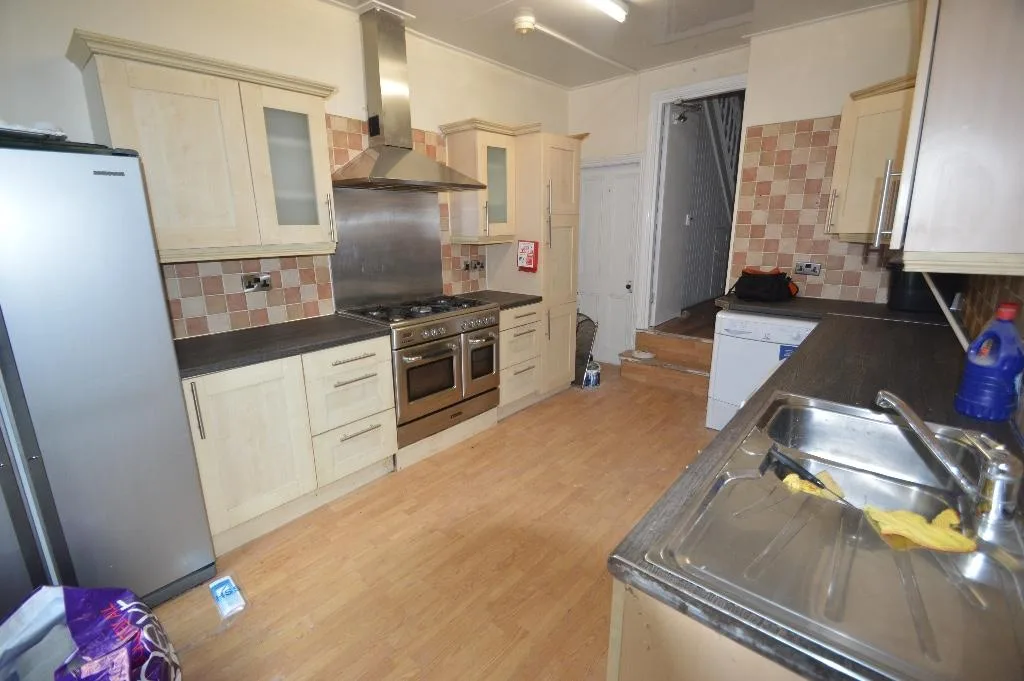5 bedroom terraced house for rent