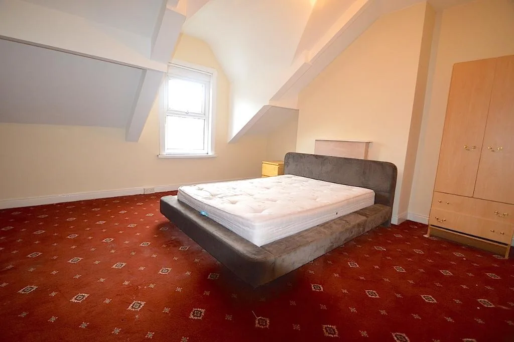 5 bedroom terraced house for rent