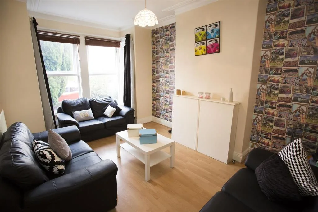 5 bedroom terraced house for rent