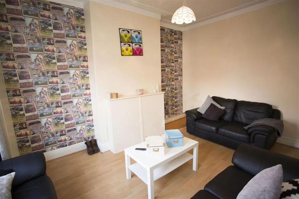 5 bedroom terraced house for rent