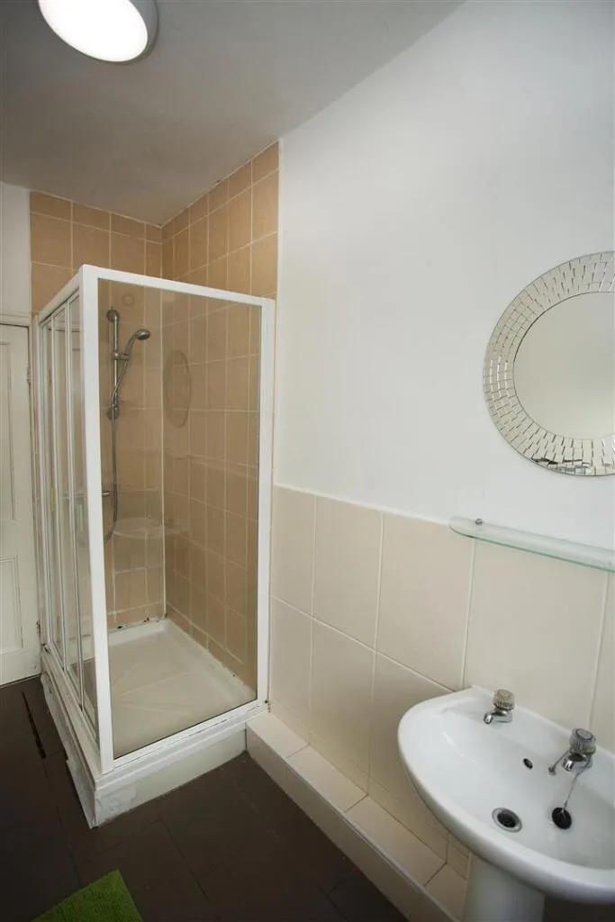 5 bedroom terraced house for rent