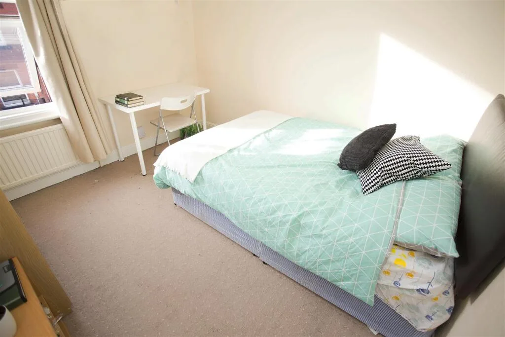 5 bedroom terraced house for rent