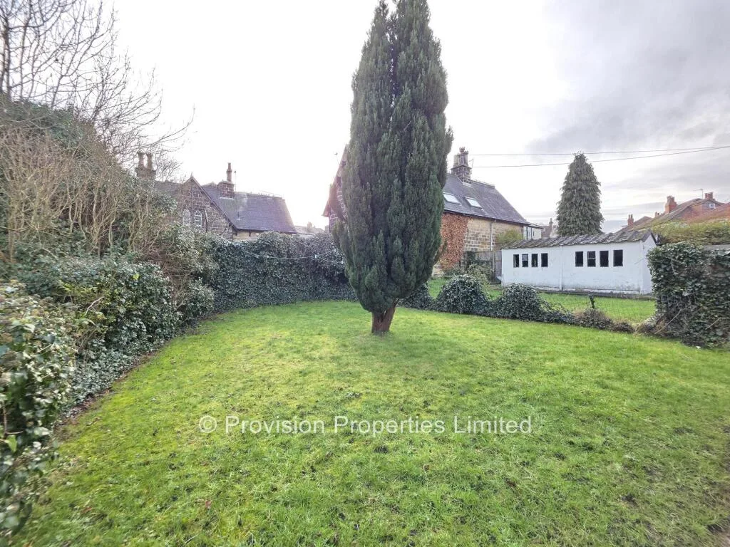 4 bedroom semi-detached house for rent