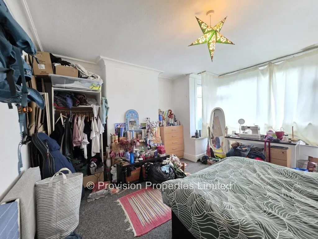 4 bedroom semi-detached house for rent