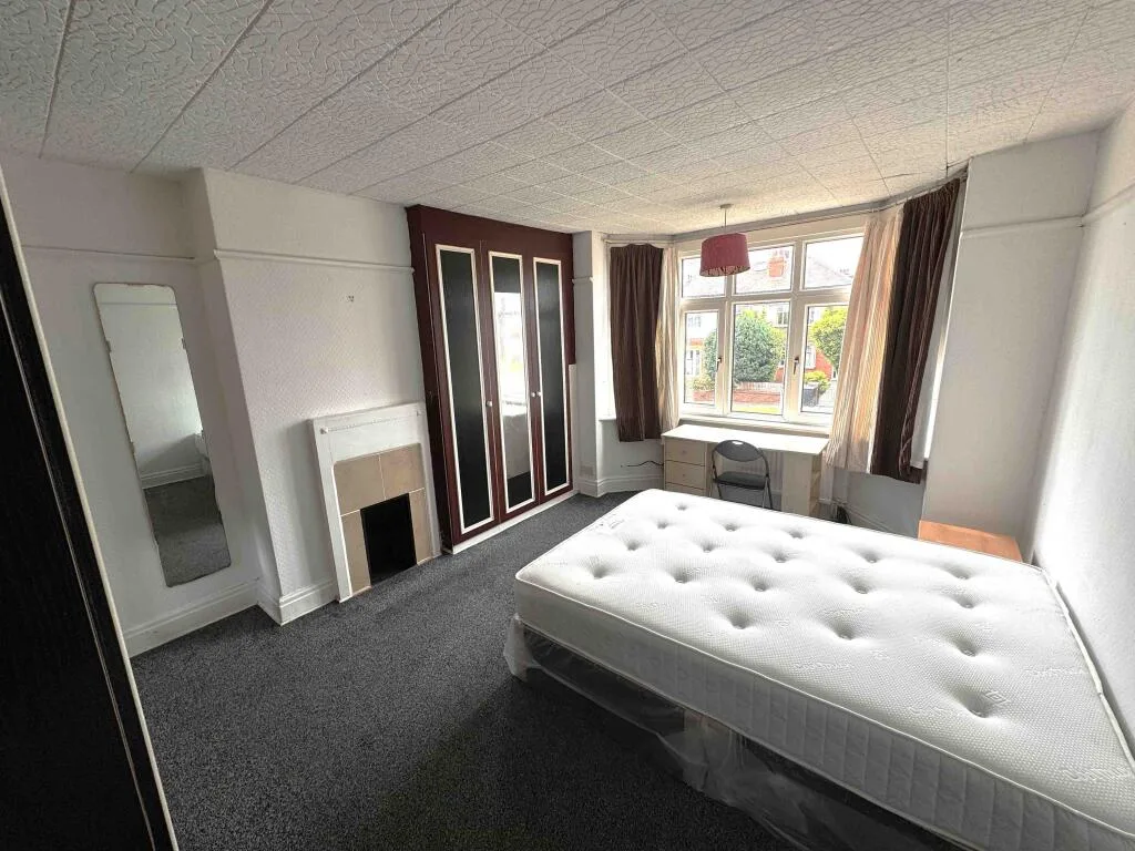 4 bedroom semi-detached house for rent