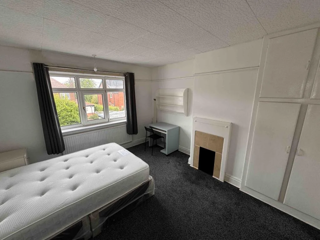 4 bedroom semi-detached house for rent