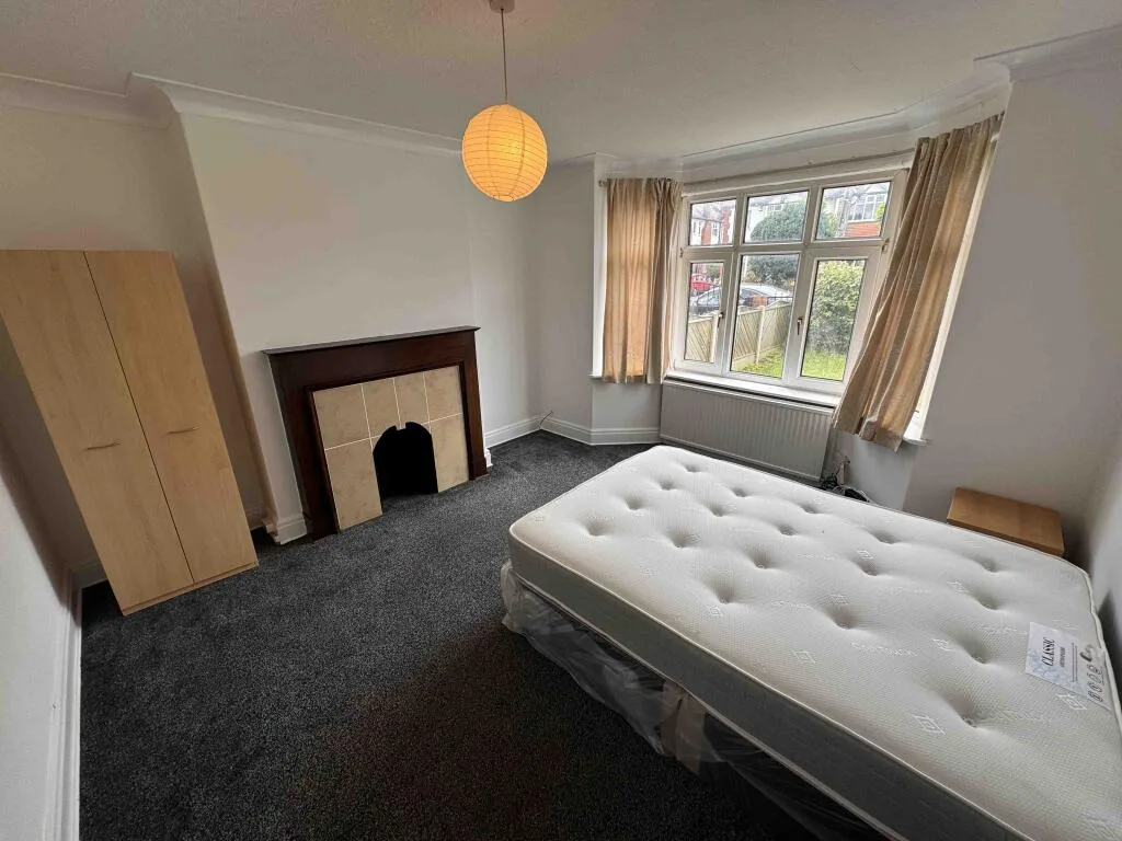 4 bedroom semi-detached house for rent