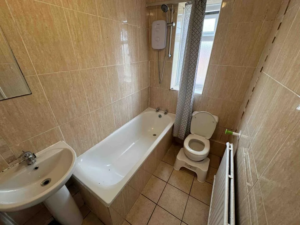 4 bedroom semi-detached house for rent