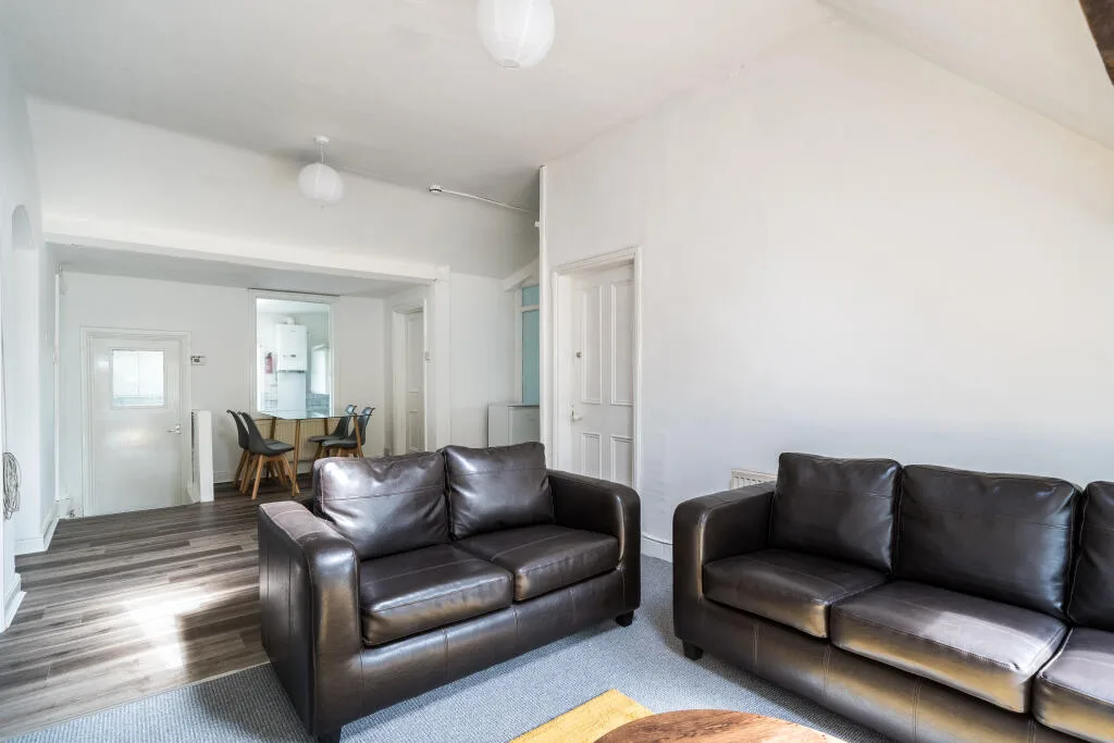 4 bedroom flat for rent