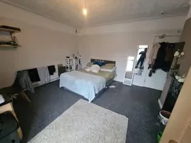 5 bedroom end of terrace house for rent