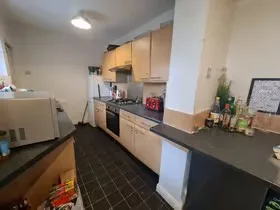 5 bedroom end of terrace house for rent