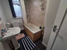 5 bedroom end of terrace house for rent