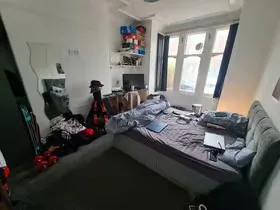 5 bedroom end of terrace house for rent