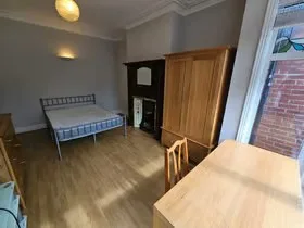 5 bedroom terraced house for rent