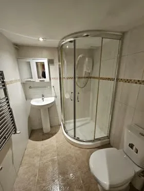 5 bedroom terraced house for rent