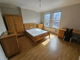 5 bedroom terraced house for rent