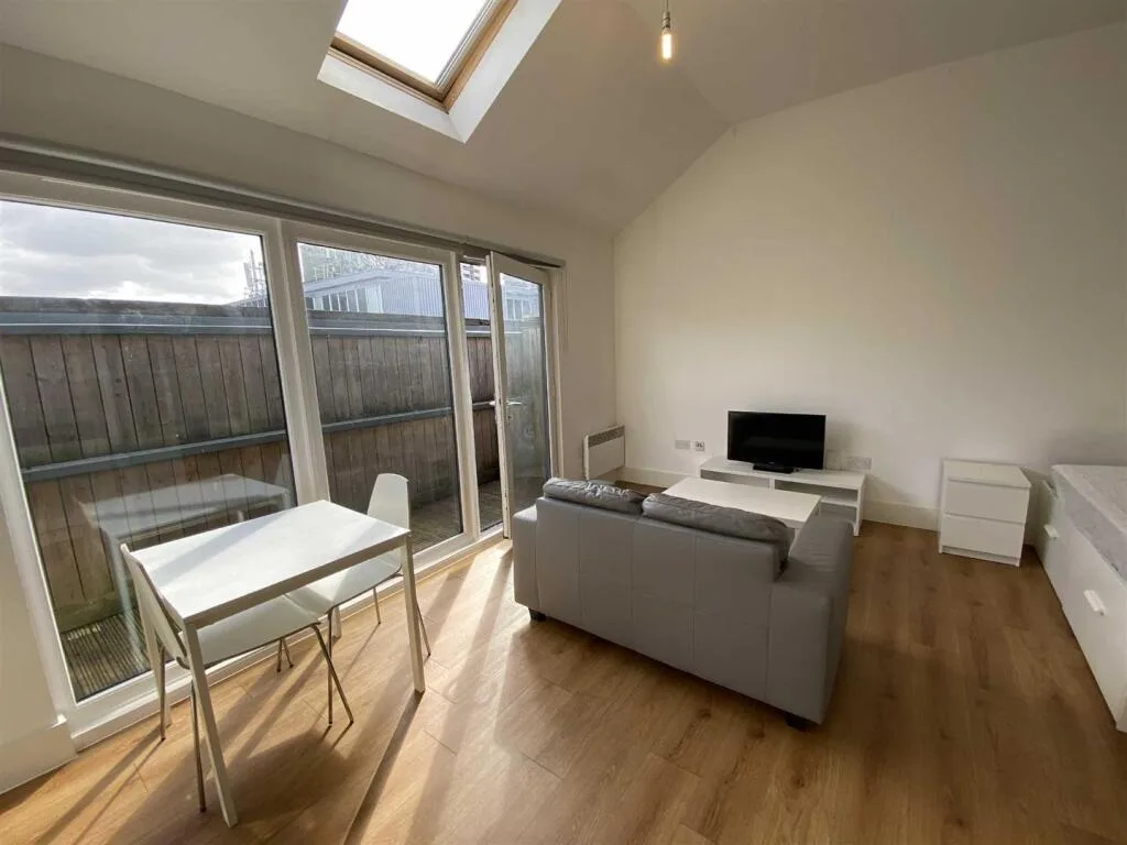 Studio flat for rent