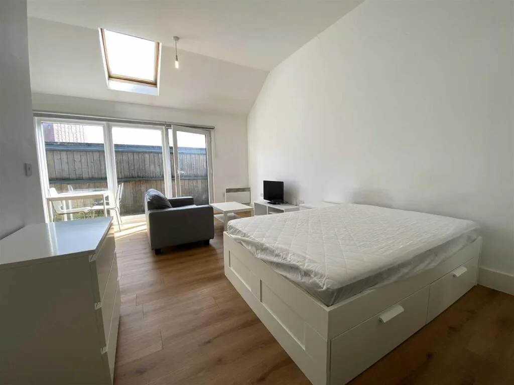 Studio flat for rent