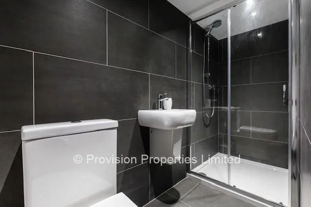 5 bedroom terraced house for rent