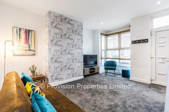 5 bedroom terraced house for rent