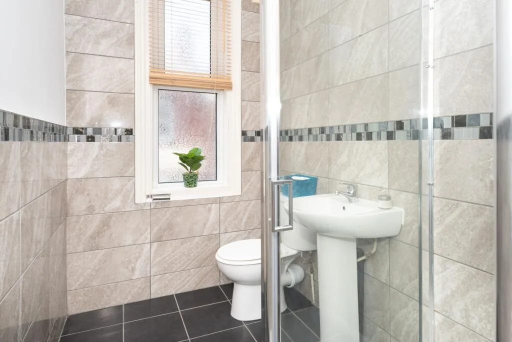 5 bedroom terraced house for rent