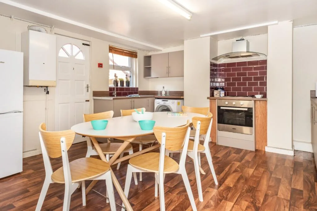 5 bedroom terraced house for rent