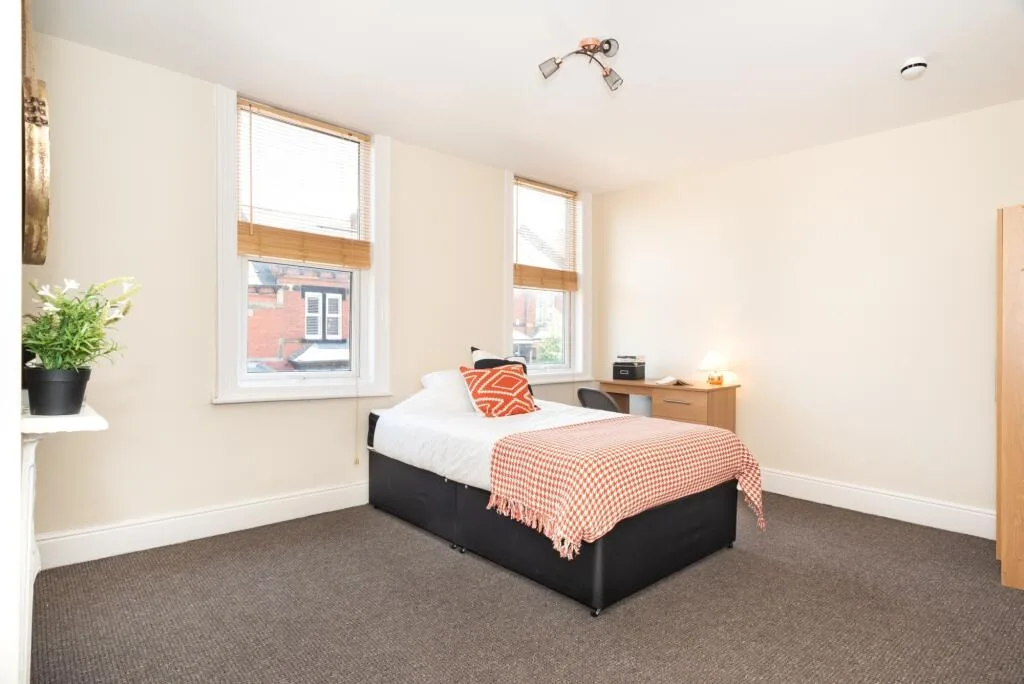 5 bedroom terraced house for rent