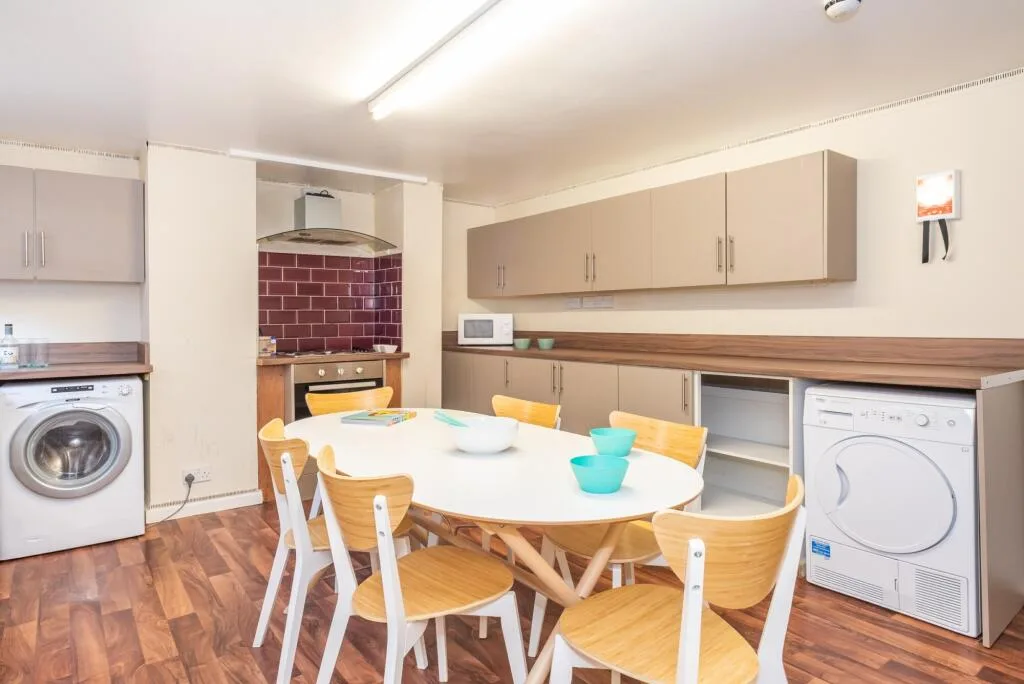 5 bedroom terraced house for rent