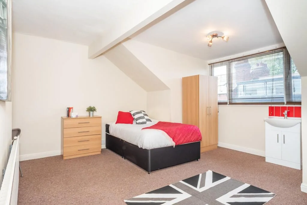 5 bedroom terraced house for rent
