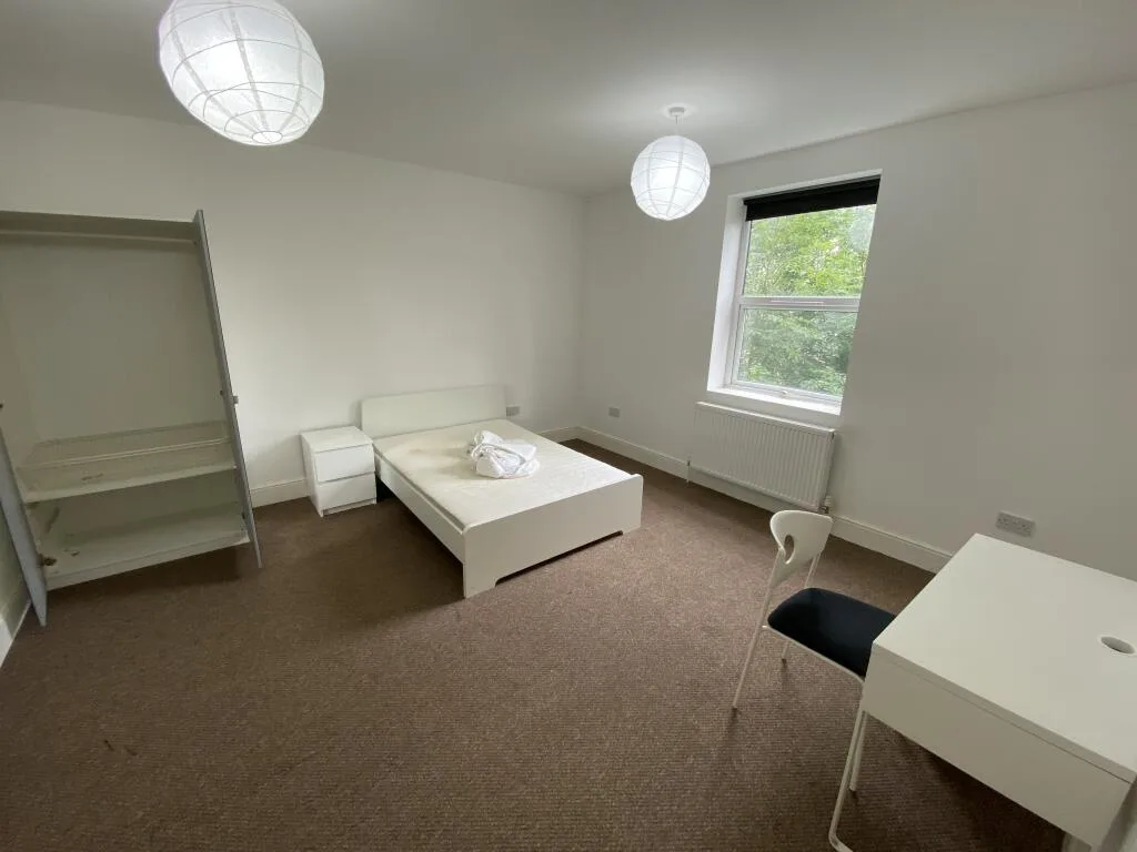 5 bedroom flat for rent