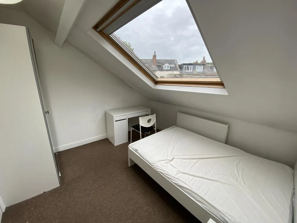 5 bedroom flat for rent