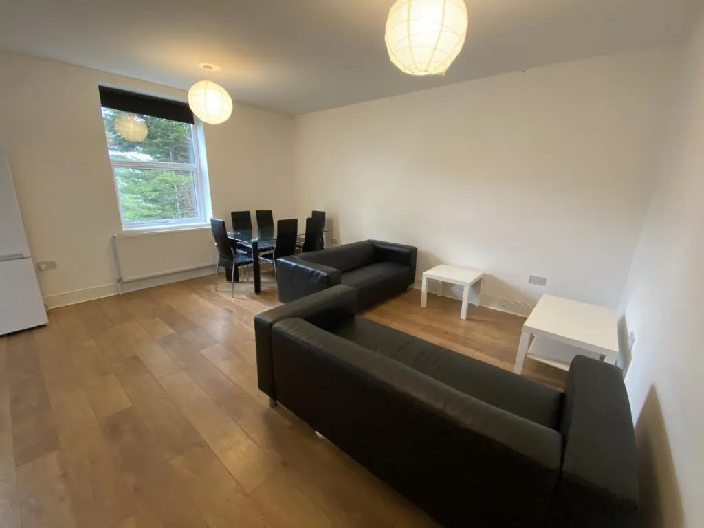 5 bedroom flat for rent