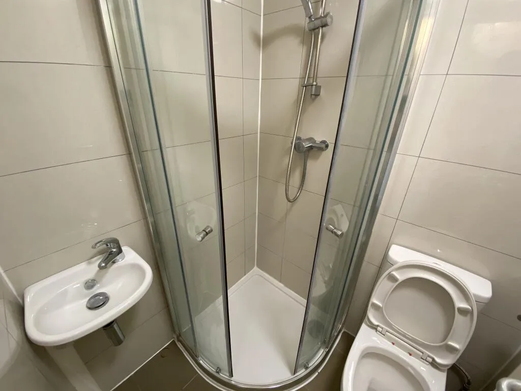 5 bedroom flat for rent
