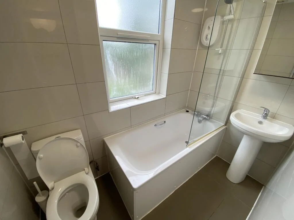5 bedroom flat for rent
