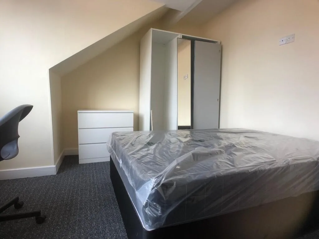 5 bedroom terraced house for rent
