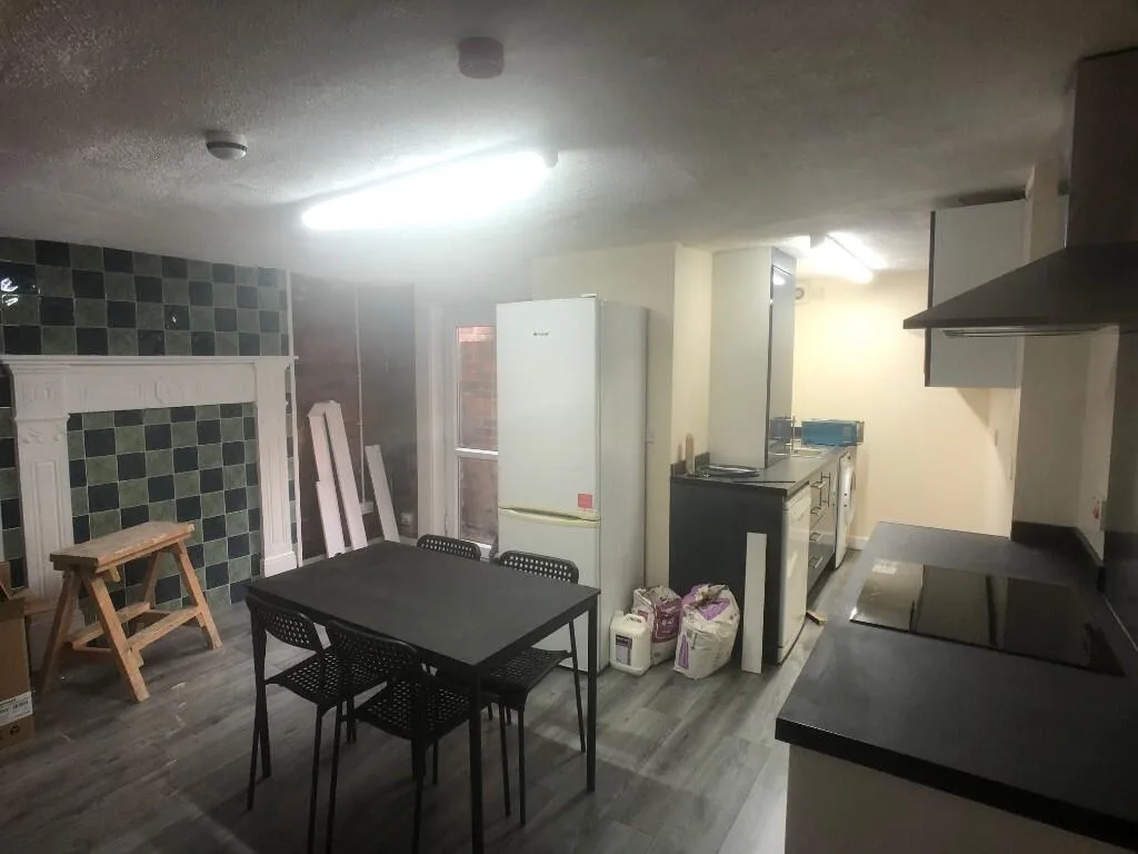 5 bedroom terraced house for rent
