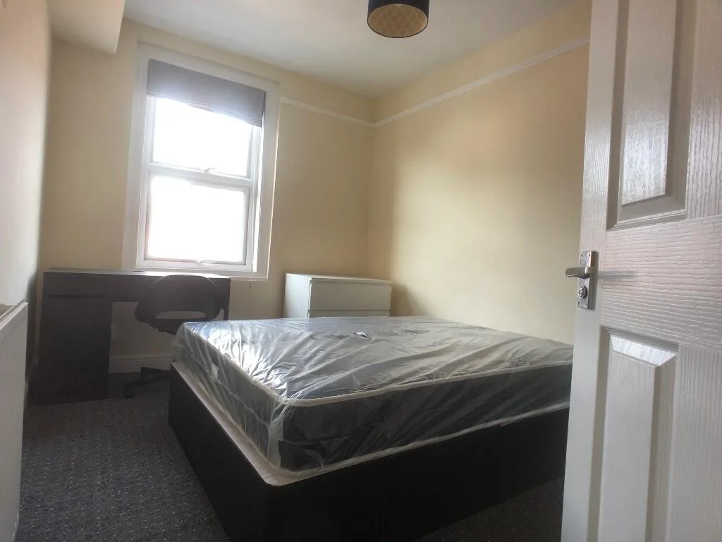 5 bedroom terraced house for rent