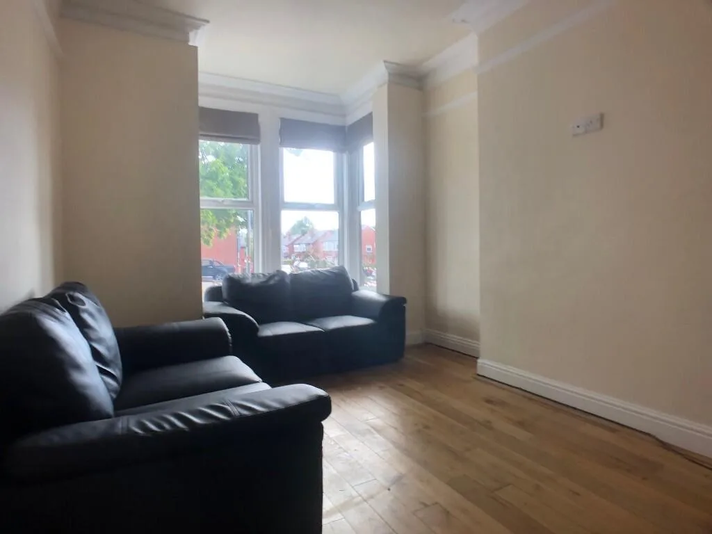 5 bedroom terraced house for rent