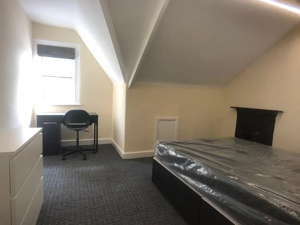 5 bedroom terraced house for rent