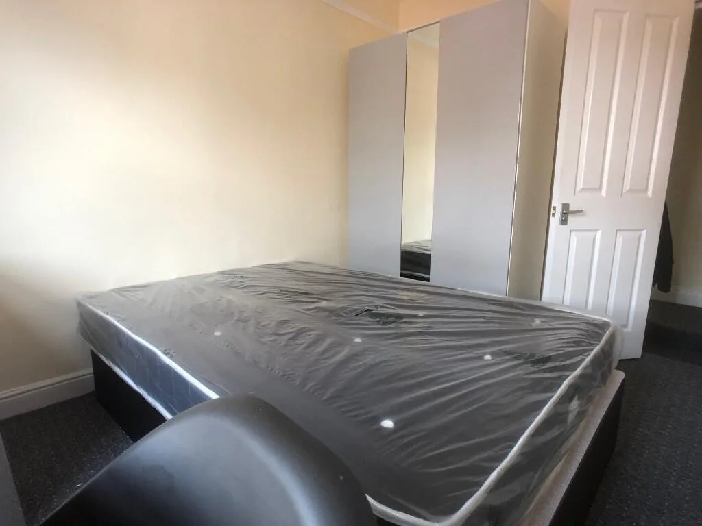5 bedroom terraced house for rent