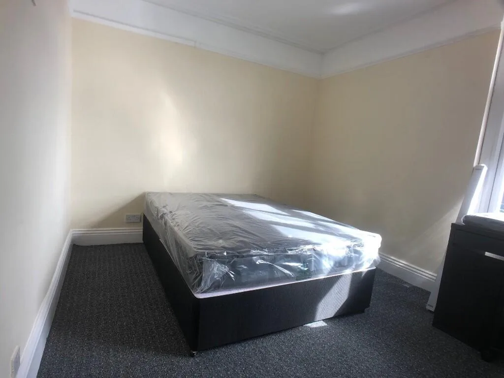 5 bedroom terraced house for rent