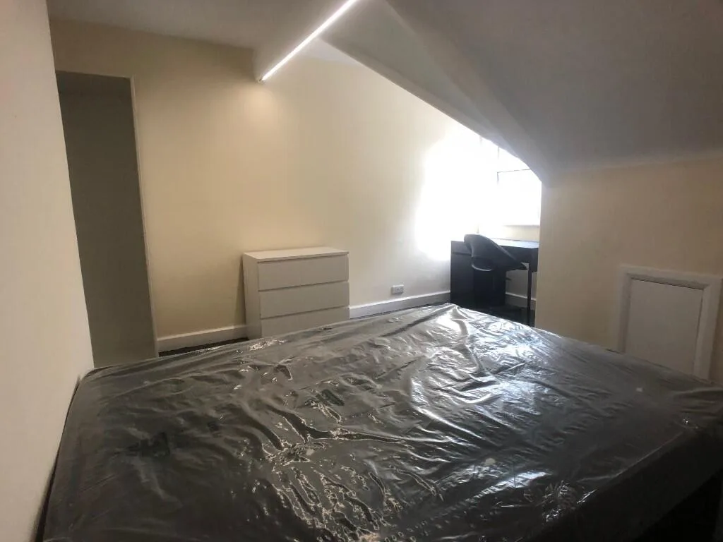 5 bedroom terraced house for rent